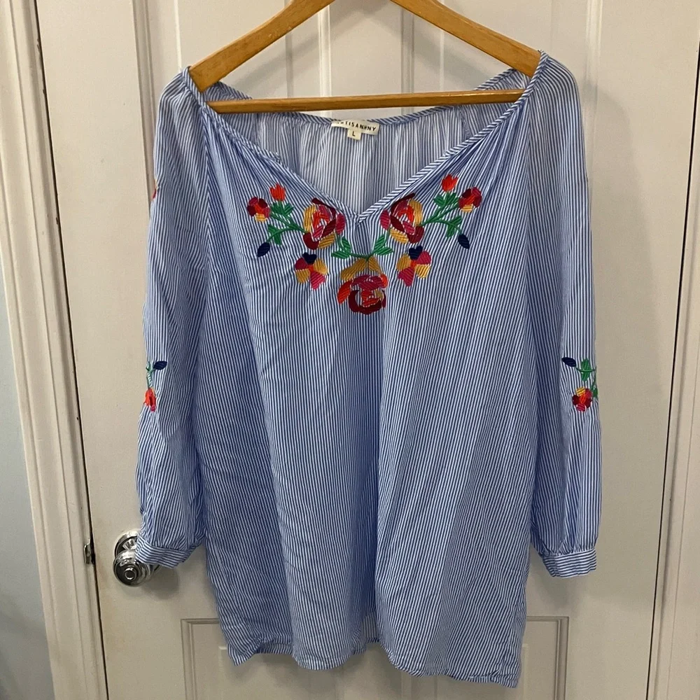 Embroidered floral white Blue Striped longsleeve Women's Top size L Artisan NY - Picture 14 of 14